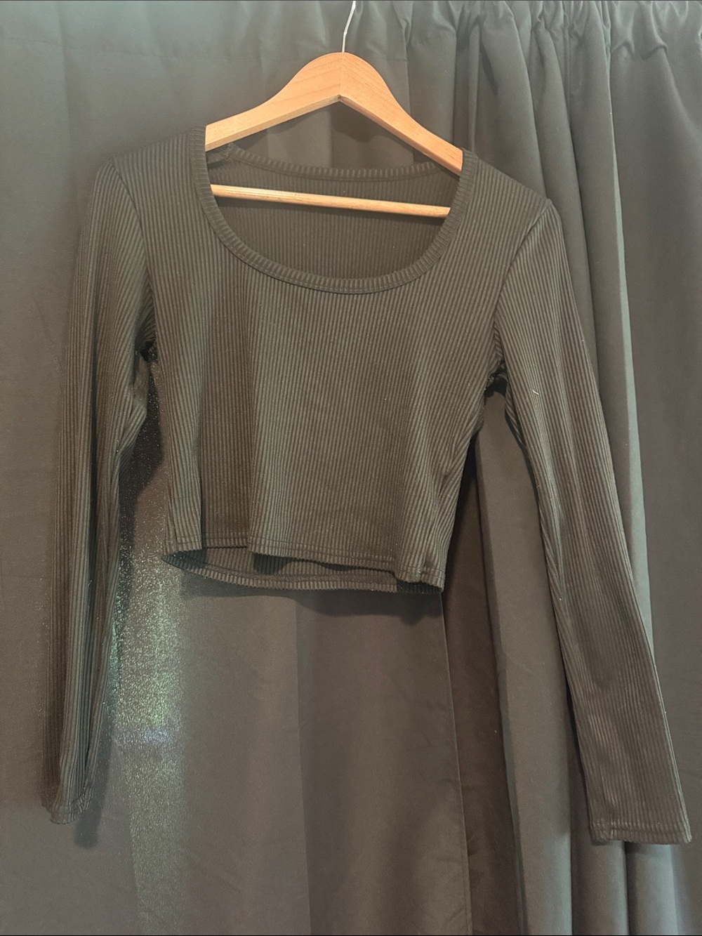 Source Unknown Black Ribbed Long-Sleeve Crop Top